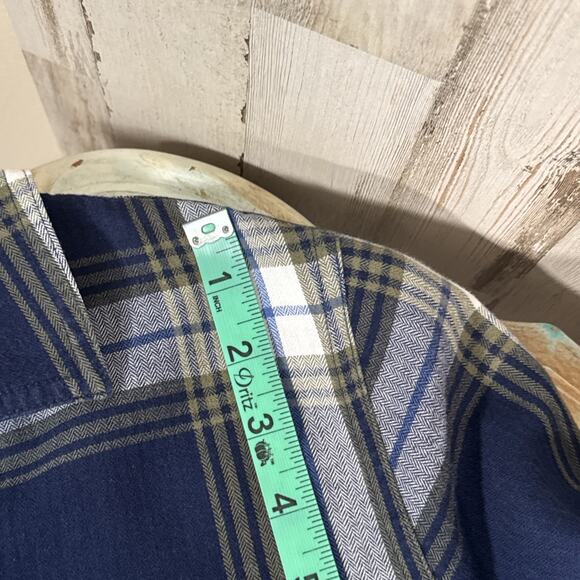 Old Navy Classic Navy And Ivory Plaid Flannel Size Medium - Picture 13 of 14